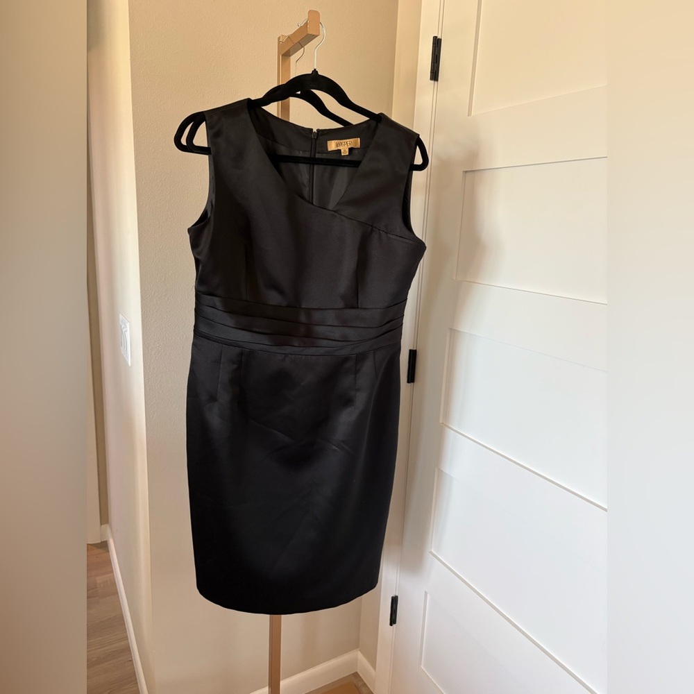 Kasper Sleeveless Sheath Midi Dress. Pre owned excellent condition. Size 12.